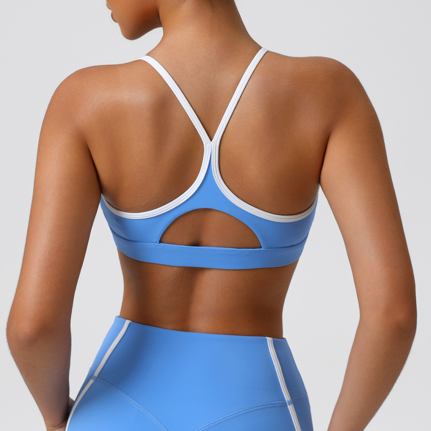 ملابس داخلية رياضية ناعمة ومرن - مراجعة Sports Bra High Impact وسعره