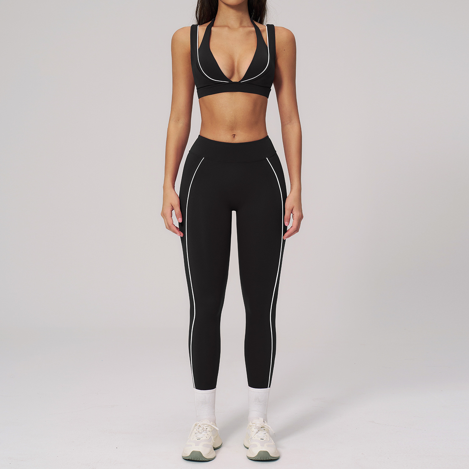 ملابس رياضية نسائية، بدلة رياض - مراجعة Sports Bra High Impact وسعره